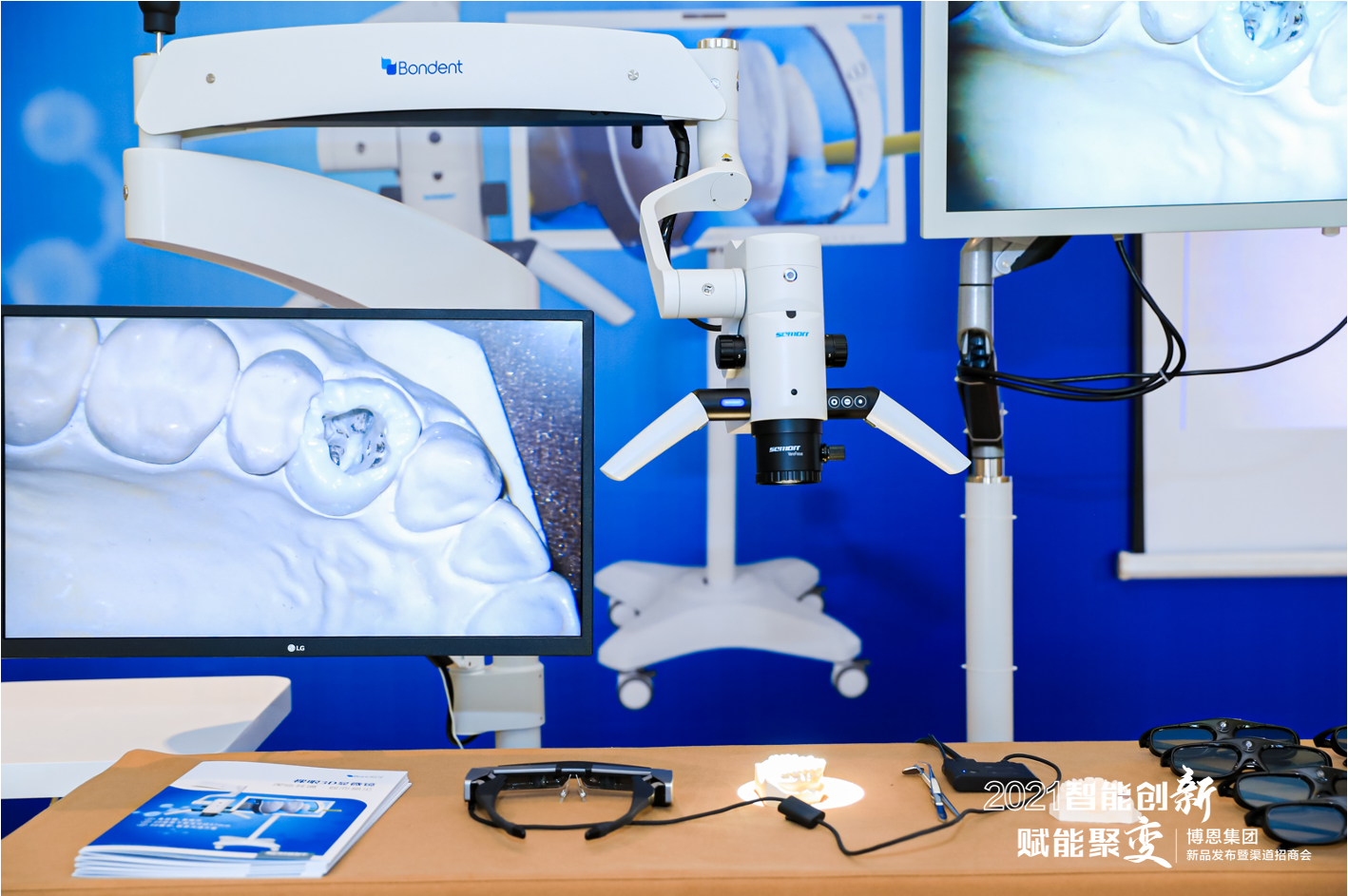 西默裸眼3D手术显微镜.png